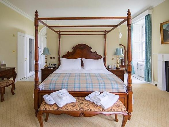 Отель Islay House Bridgend  Экстерьер фото